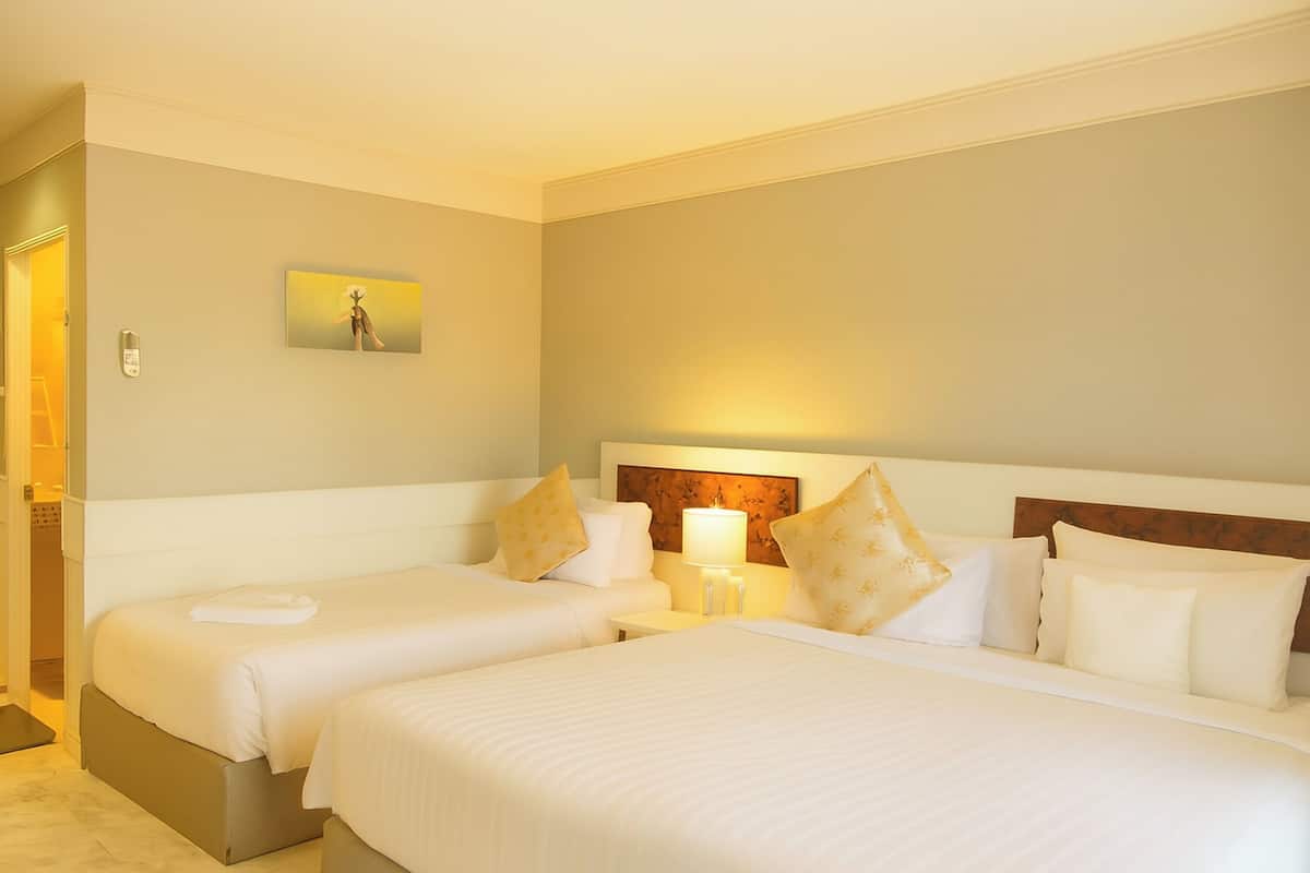 Habitación triple superior | Escritorio, wifi gratis, ropa de cama