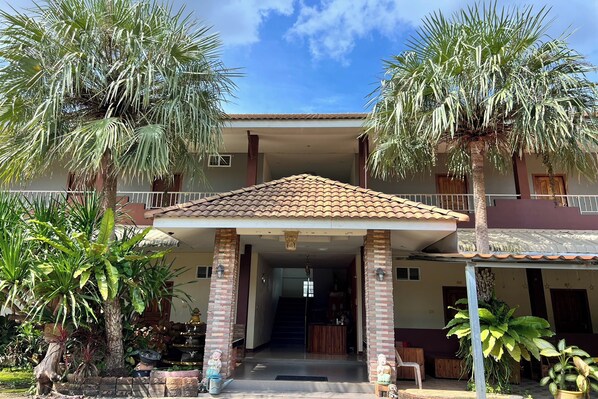 ด้านหน้าที่พัก