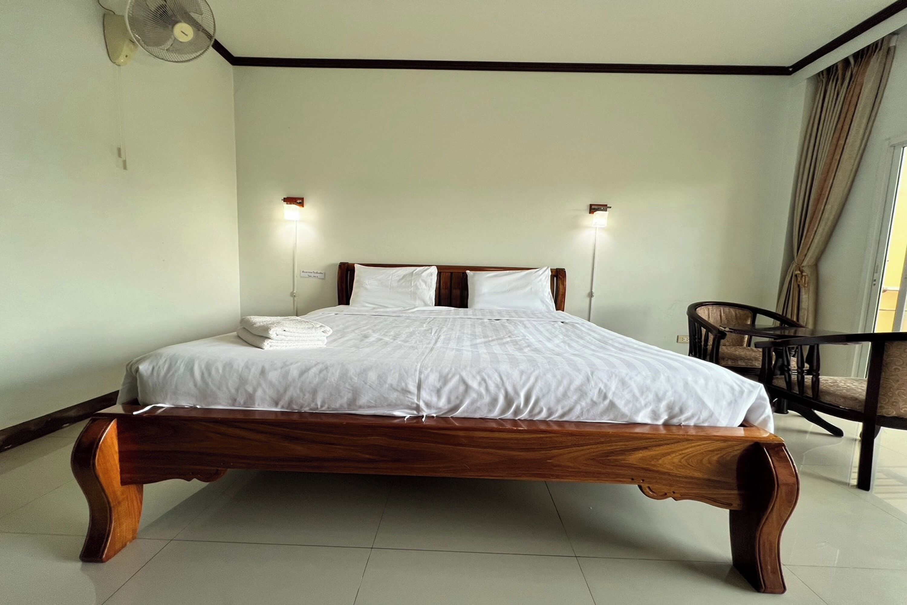 Desk, free WiFi, bed sheets