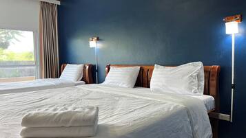 Deluxe Triple Room | Desk, free WiFi, bed sheets