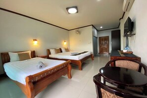 ห้องดีลักซ์ทริปเปิล | โต๊ะทำงาน, Wi-Fi ฟรี, ผ้าปูที่นอน