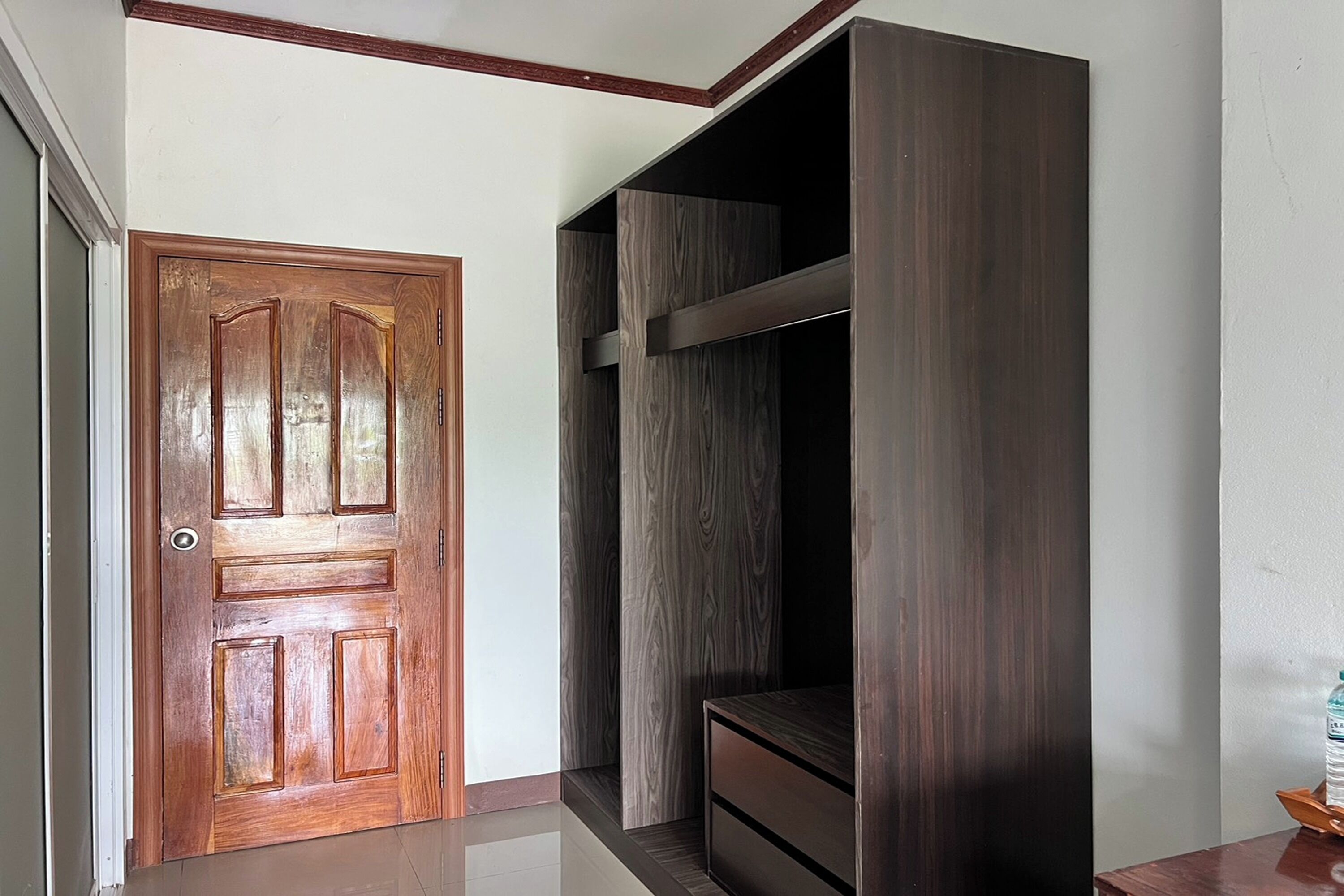 Deluxe Triple Room | Meja, Wi-fi percuma, cadar katil 