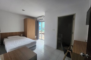 Standard Twin Room | Desk, free WiFi, bed sheets