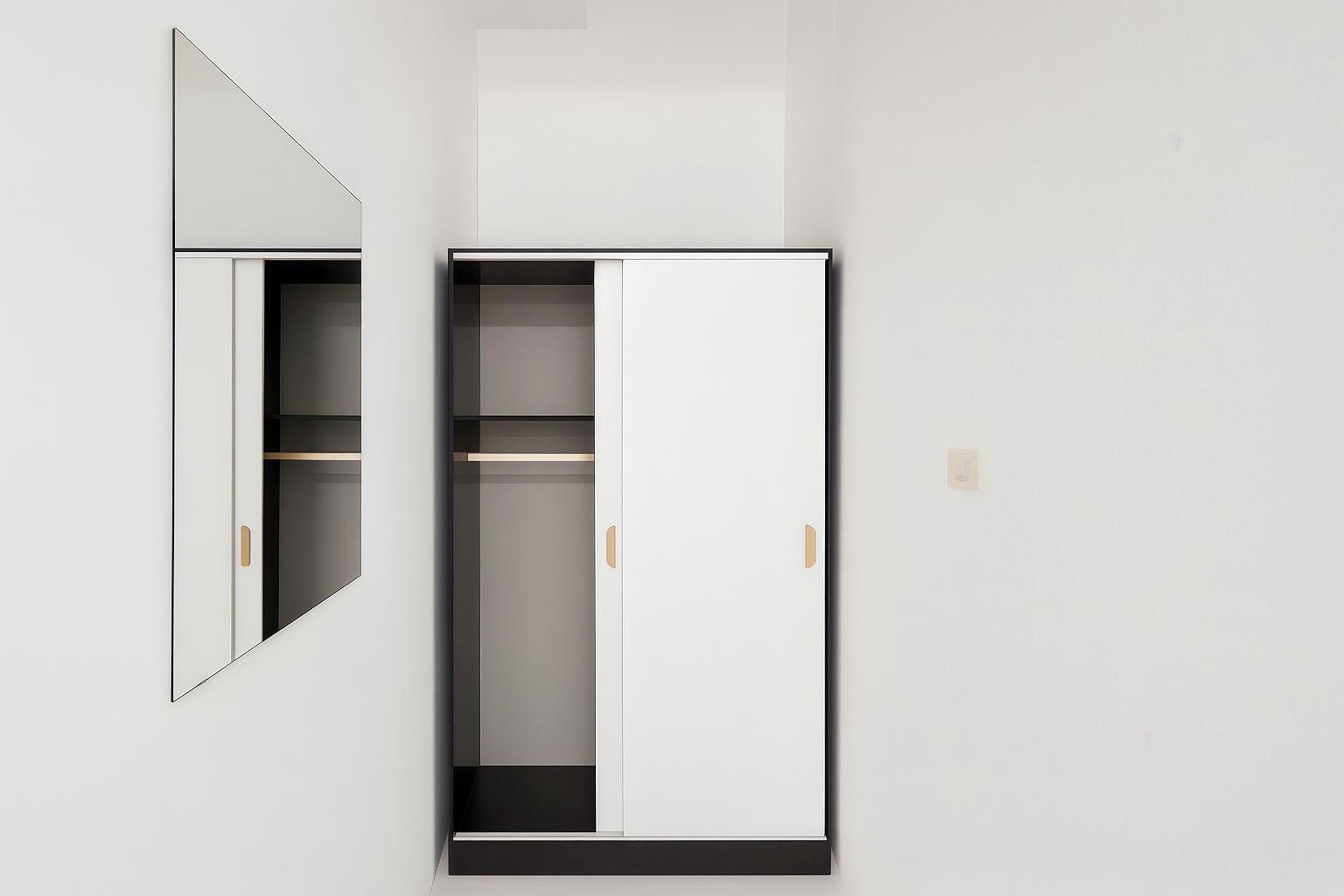 标准双人房 | 办公桌、免费 WiFi、床单