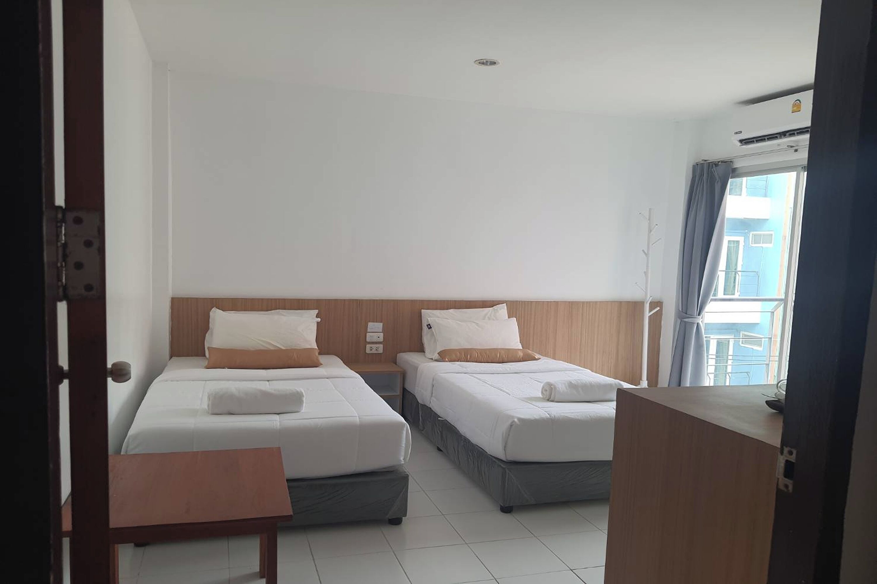 Standard Twin Room | Desk, free WiFi, bed sheets