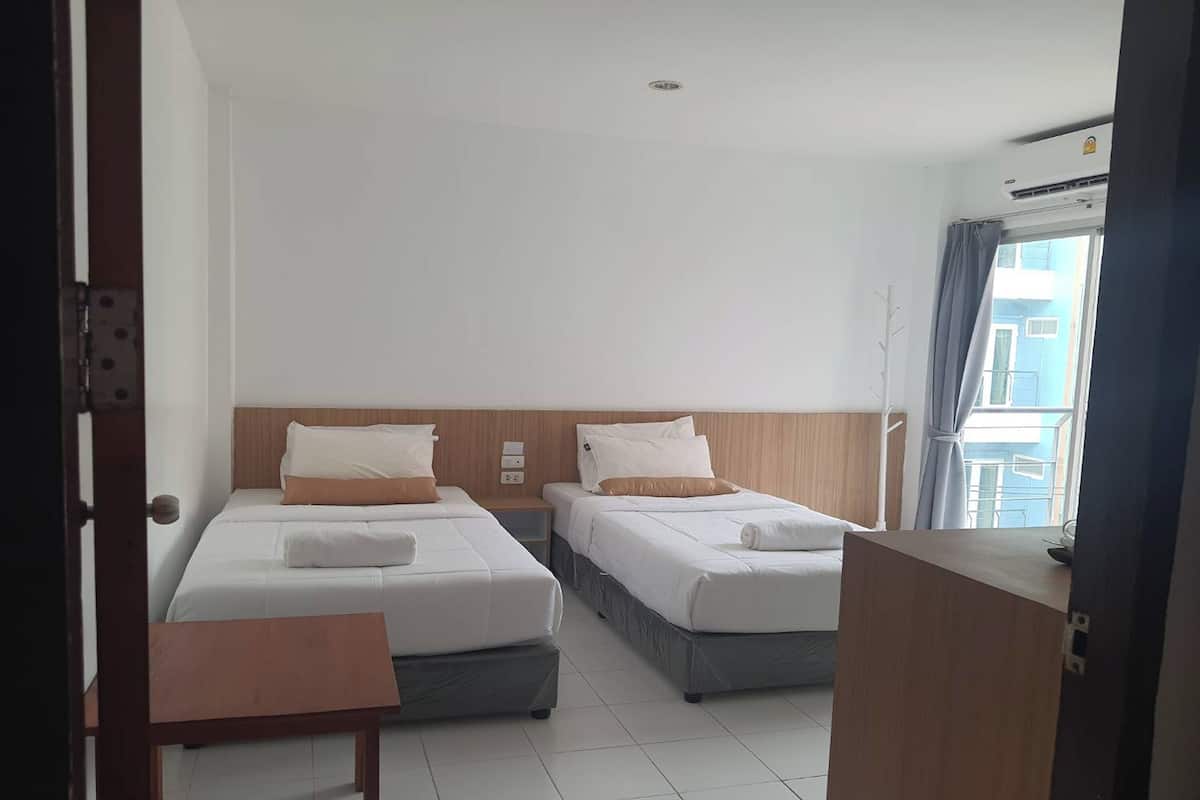 Habitación estándar con 2 camas individuales | Escritorio, wifi gratis y ropa de cama