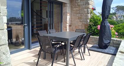 House, out of sight, with extraordinary sea view!