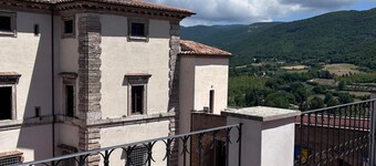 Piazza Condo - Terrace with Palazzo Cesi View in the Historic Center