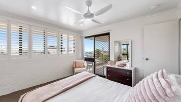 Apartment | 2 bedrooms, iron/ironing board, bed sheets