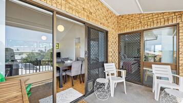 Apartment | Outdoor dining
