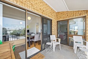Apartment | Outdoor dining
