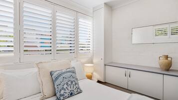 Apartment | 2 bedrooms, iron/ironing board, bed sheets