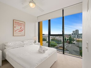 Apartment | 2 bedrooms, laptop workspace, iron/ironing board, bed sheets - Sunny 2-bed in Valley With Premium Amenities (Brisbane)