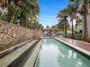 Apartment | Pool | Outdoor pool - Sunny 2-bed in Valley With Premium Amenities (Brisbane)