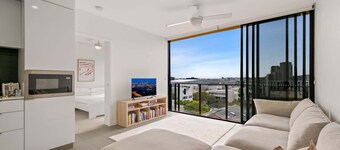 Sunny 2-bed in Valley With Premium Amenities