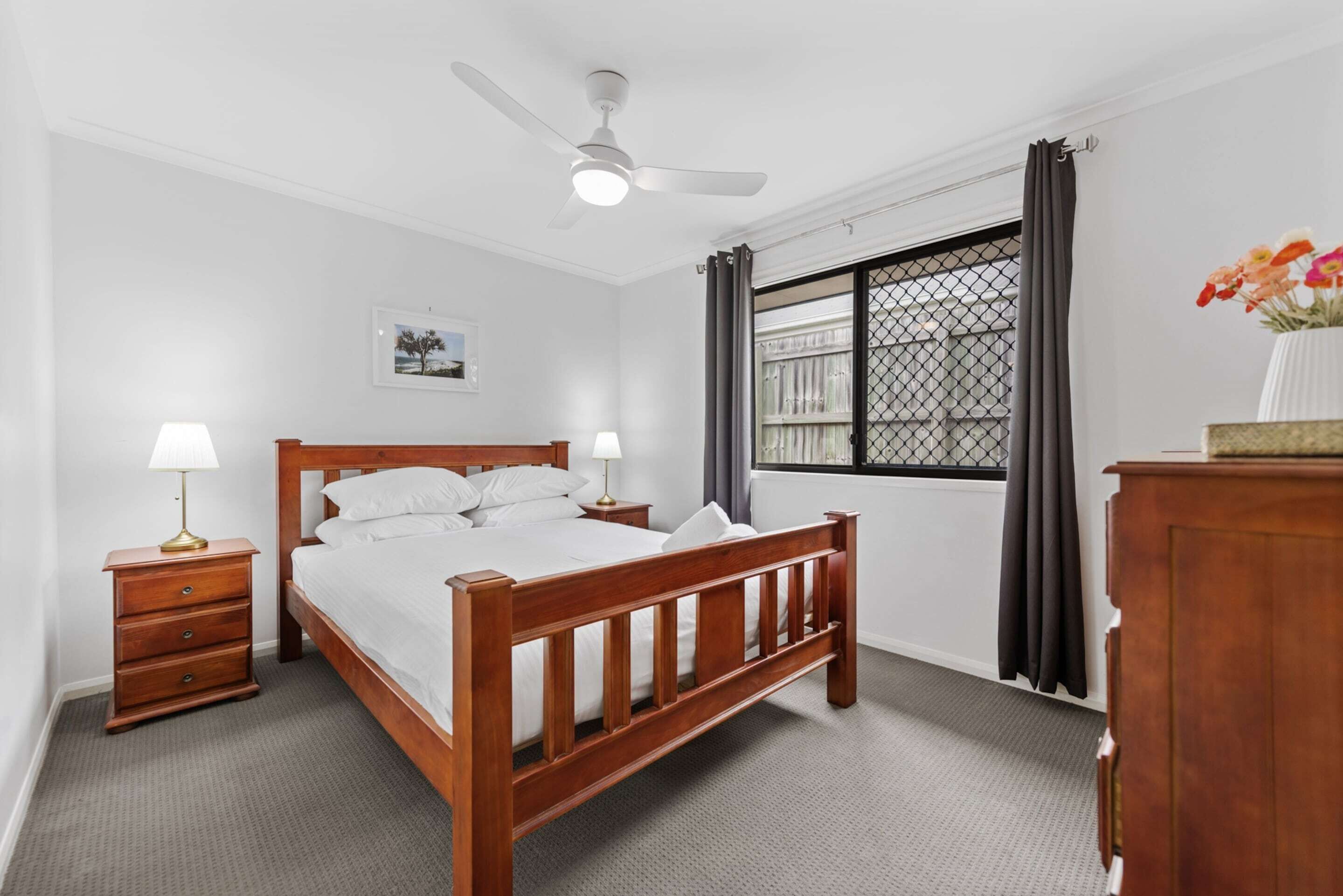 3 bedrooms, iron/ironing board, bed sheets