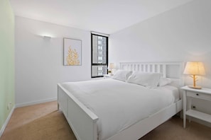 1 bedroom, laptop workspace, iron/ironing board, bed sheets - Modern 1-bed City Apartment With Pool and Gym (Melbourne)