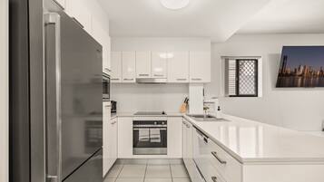 Apartment | Private kitchen | Cookware/dishes/utensils