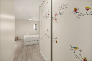 Apartment | Bathroom | Towels, soap - Central South Brisbane Stay With Pool Access (Brisbane)