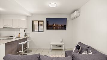 Apartment | Private kitchen | Cookware/dishes/utensils