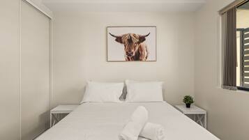 Apartment | 2 bedrooms, laptop workspace, iron/ironing board, bed sheets