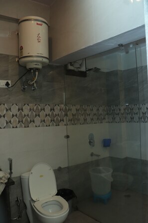 Free toiletries, toilet paper