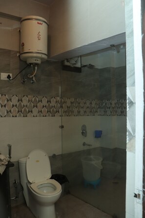 Free toiletries, toilet paper