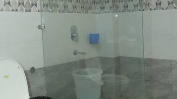 Free toiletries, toilet paper