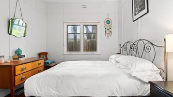 Apartment | 3 bedrooms, iron/ironing board, bed sheets