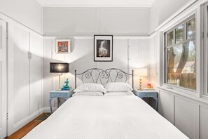 Apartment - Bright 3-bed House With Garden, (Blackheath)