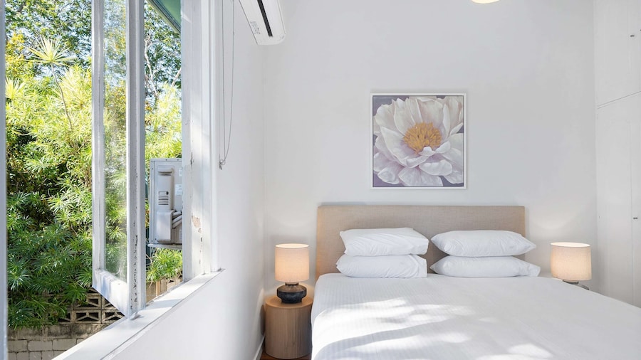 Bright 3-bed With Garden by Banks Street Reserve