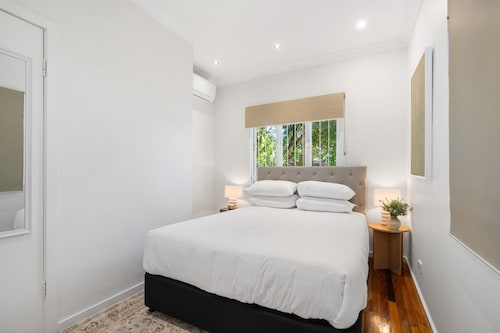Bright 3-bed With Garden by Banks Street Reserve