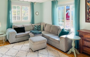 TV, fireplace - Awesome home in Ingarö with ethernet internet (Ingarö)