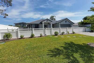 Forest Lake Garden Retreat – A Relaxing Retreat for You (and Your Pet)