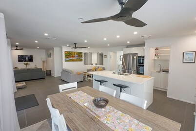 Forest Lake Garden Retreat – A Relaxing Retreat for You (and Your Pet)