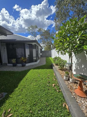 المنطقة المحيطة بالمنشأة