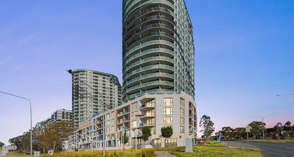 Bright 2-bed Apartment With Scenic Balcony