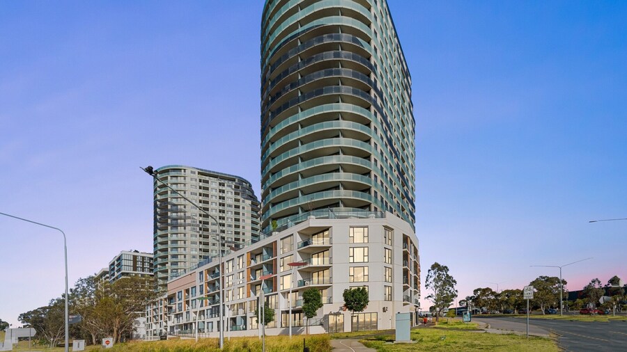 Bright 2-bed Apartment With Scenic Balcony