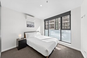 Apartment | 2 bedrooms, iron/ironing board, bed sheets