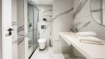 Apartment | Bathroom | Hair dryer, towels, soap, shampoo