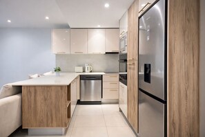 Apartment | Private kitchen | Fridge, microwave, oven, stovetop - Joli Appartement a Sidi Yahia (Algiers)