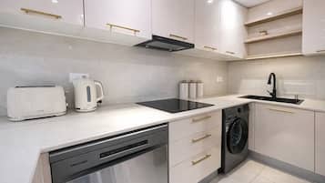 Apartment | Eigene Küche | Kühlschrank, Mikrowelle, Ofen, Herdplatte