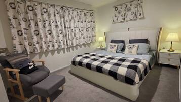 3 bedrooms, travel cot, free WiFi, bed sheets