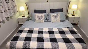 3 bedrooms, travel cot, free WiFi, bed sheets