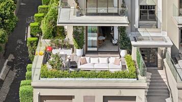 Apartment | Outdoor dining
