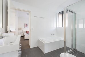 Apartment | Bathroom