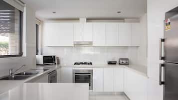 Apartment | Private kitchen | Cookware/dishes/utensils
