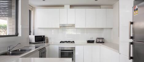 Apartment | Private kitchen | Cookware/dishes/utensils