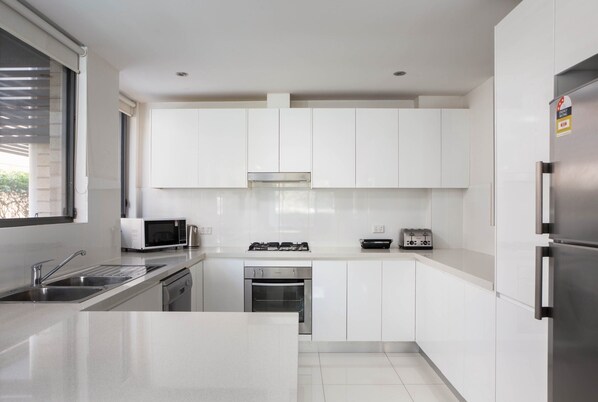 Apartment | Private kitchen | Cookware/dishes/utensils