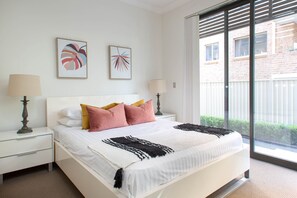 Apartment | 2 bedrooms, iron/ironing board, bed sheets - Spacious Two-bedroom Apartment Near Hospital (Sydney)